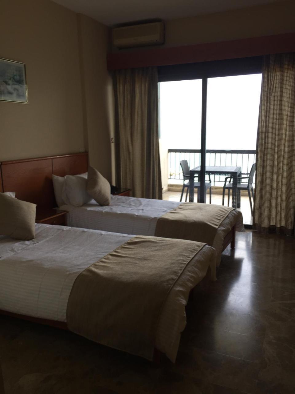假日套房酒店及海滩度假村 朱尼耶 外观 照片